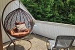 Hängesessel auf dem oberen Balkon unserer Ferienwohnung für Familien